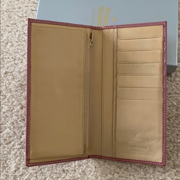 Vivienne Westwood - Picture 4 of 8